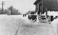 Sta-Central-Islip-NewExpHse-Snow-c1935.jpg (55884 bytes)